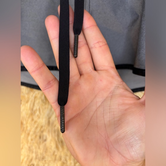 Lululemon💎EUC VINTAGE🦄Varsity Shorts 2014🦄Black (grey denim effect)🦄Size 6 - Picture 9 of 16